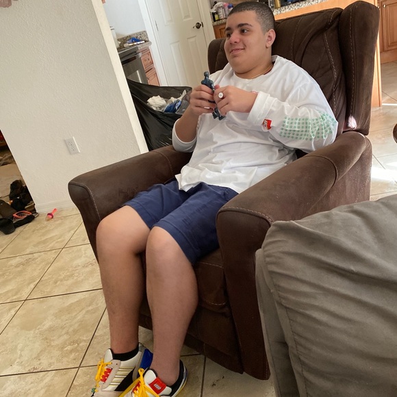 Meet your Posher, Jessenia mother of two blessing - Picture 9 of 17